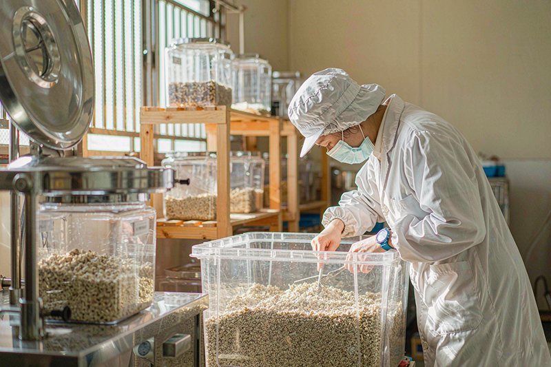 亳州三正本草健康科技有限公司：草本茶生产与原料检验场景